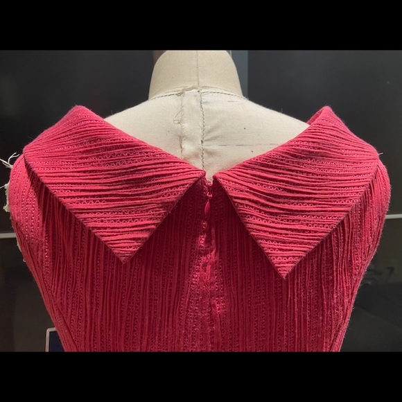 Kay Unger Elegant Fitted High Fashion Dress - Picture 5 of 7